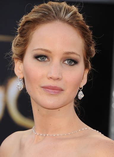 Jennifer Lawrences Soft And Smoky Eyed Oscars Makeup Look