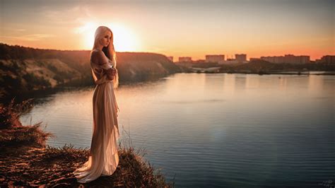 배경 화면 햇빛 여자들 모델 금발의 일몰 바다 긴 머리 반사 해돋이 저녁 아침 수평선 황혼 새벽