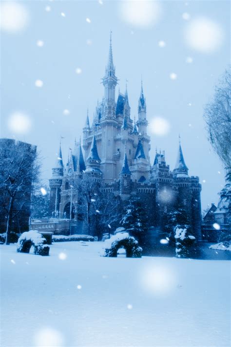 Snow Transforms Tokyo Disney Resort Into A Winter