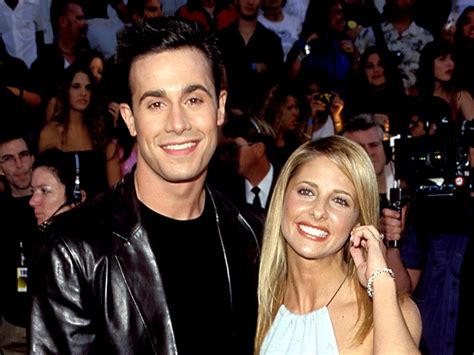 freddie prinze jr has such a romantic take on making his marriage with sarah michelle gellar work