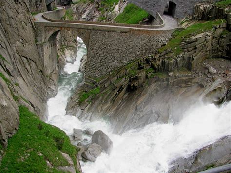 1 077 km² (rang 11) einwohner: Schöllenenschlucht und Teufelsbrücke , Kanton Uri , Schwei ...