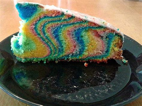 Es gibt so tolle ideen für besondere kuchen und gerichte für kinder und kindergeburtstage! Regenbogenkuchen mit Zitronenlimonade von Bäckerteenie ...