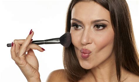 how to apply blush step by step guide to apply blush on your cheeks like a pro