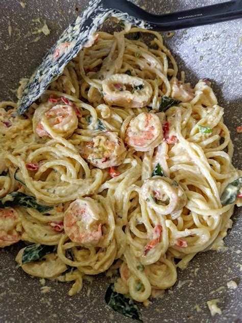 Sehingga kini, mee kari semestinya menjadi pilihan rakyat malaysia kerana rasanya yang pedas berlemak. Cara membuat Spicy Buttermilk Spaghetti. Rasanya memang ...