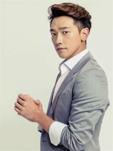 Rain 비 Korean Music Department Actor Singer Hancinema The Korean Movie And Drama Database