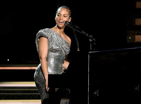 404 ответов 392 ретвитов 7 444 отметки «нравится». Alicia Keys' Best Moments at the 2020 Grammy Awards | E! News