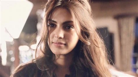 Rhea Chakraborty To Make Her Acting Debut In Bengali Film Industry Report Filmibeat