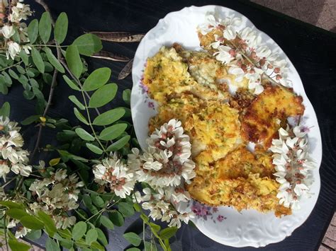 Lavare i fiori di acacia e asciugarli con della carta assorbente. Frittelle di fiori di Acacia - Cosa ti preparo per Cena?