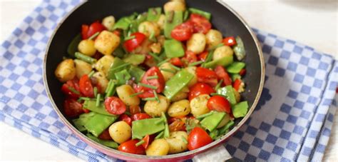 Eenpansgerecht met aardappel en peultjes