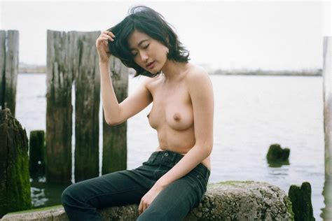 Asian Beauty Sheri Chiu Strips Naked In Public Shows Off Her Slim Bod
