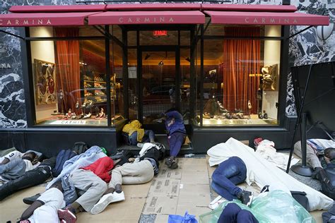 مهاجرون ينامون في العراء لعدم توافر مساكن في نيويورك أخبار الجزيرة نت