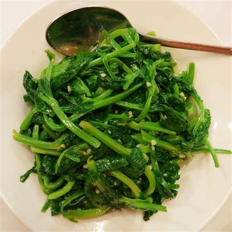 Friday & saturday 11:30 to 9pm What's the Deal with Dao Mew (Garlic Pea Shoots)?