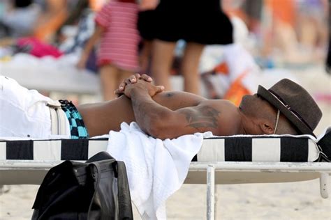 Shemar Moore Takes A Nap On The Beach In Miami Shemar Moore Photo Fanpop