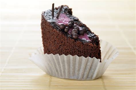 Una vera delizia assolutamente da provare, un dolce che se andate alla ricerca di una dolce sorpresa per qualche ricorrenza particolare, questi tortini al cioccolato dal cuore morbido sono la scelta migliore. Torta morbida al cioccolato - l'idea per preparare e ...