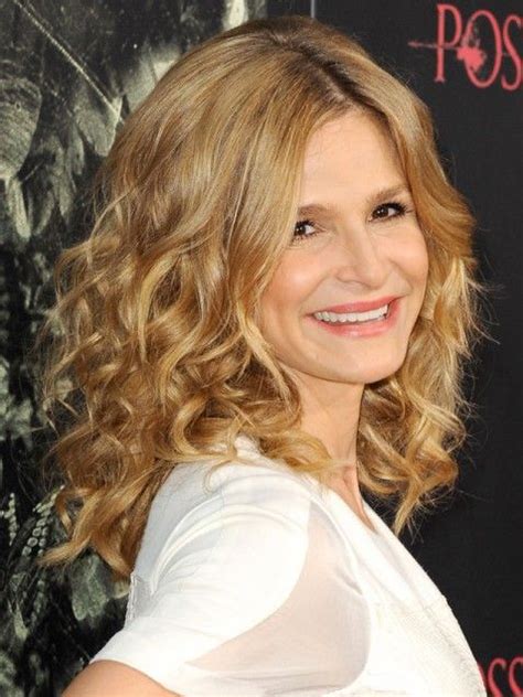 Kyra Sedgwick Gently Tousled Waves Hair Styles Curly Hair