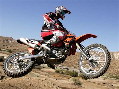 There are four models available for the 2005 ktm mxc: 2005 KTM 525 MXC Desert Racing - Moto.ZombDrive.COM