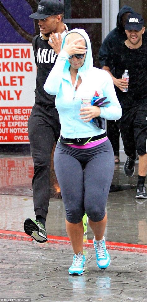 Amber Rose Squeezes Her Curves Into Skintight Gym Gear Skin Tight
