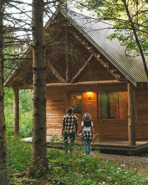 11 Cabins Near Montreal For The Perfect Romantic Getaway In Fall