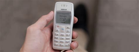Trên Tay điện Thoại Cổ Nokia 1100 Bạn Có Còn Nhớ Tinh Tế