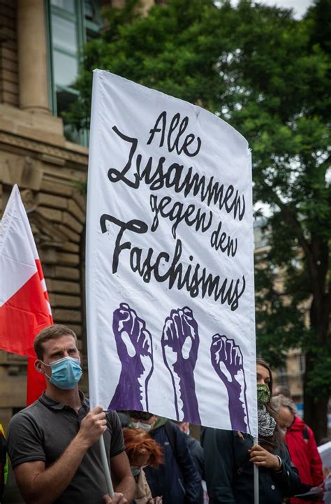 ‎contact identitäre bewegung stuttgart on messenger‎. Der DGB ruft zu Demokratie auf, 300 Teilnehmer folgten ...