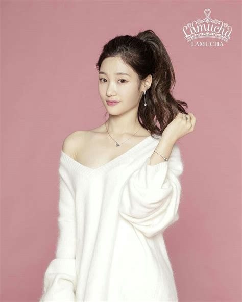 10 pictures prove chaeyeon has the sexiest shoulders in k pop koreaboo