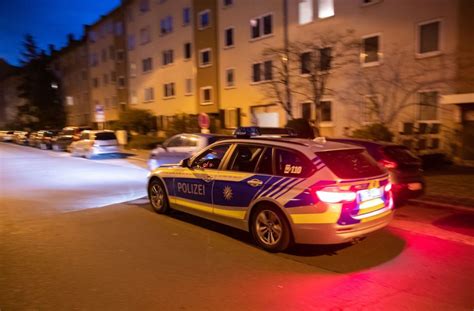 Der mutmaßliche täter sei überwältigt und festgenommen worden. Nach Messerattacke in Nürnberg: Polizei fahndet weiter ...