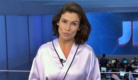 Público Diz Que Renata Vasconcellos Mostrou Os Seios Ao Vivo Na Globo