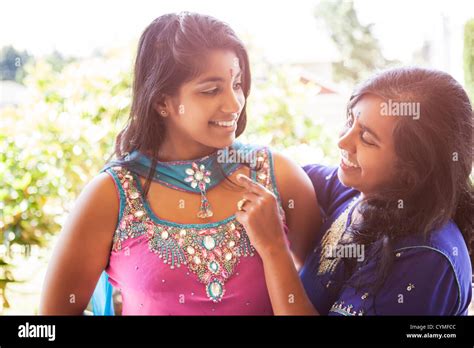 Indian Mother And Daughter In Traditional Clothing Stock Photo Alamy