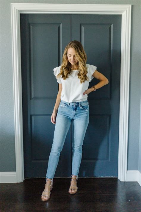 how to wear mom jeans 3 easy tips cute mom jeans outfits to copy