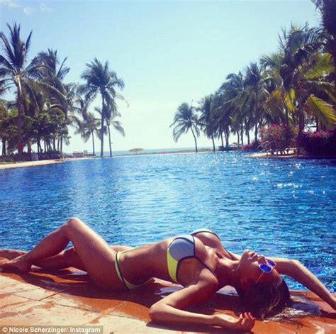 Nicole Scherzinger Displays Her Refined Curves In Instagram Beach Photo Daily Mail Online