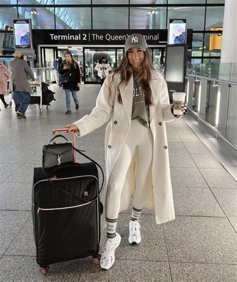 The Chicest Winter Airport Outfits For Traveling Airport Outfit Nyc