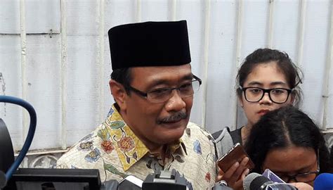 Wali kota surabaya tri rismaharini sudah menyalurkan hak pilihnya di pilwali surabaya 2020. Pilkada Surabaya 2020, PDIP: MA Lakukan Politik Devide et ...