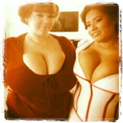 Sofia Rose N Lexxxi Luxe Waiting On Stud For Plumperpass S Flickr
