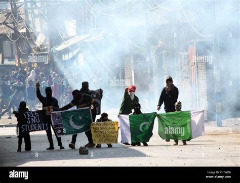 Pakistani Flag In Kashmir Hi Res Stock Photography And Images Alamy