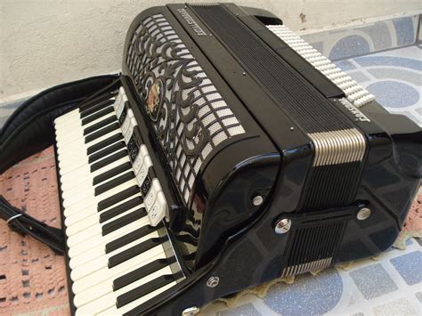 Acordeon Royal 120 Baixos N/ Scandalli Todeschini Soprani - R$ 6.699,00