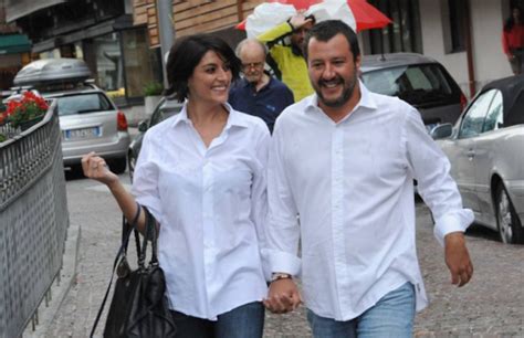 Francesca fialdini (massa, 11 ottobre 1979) è una conduttrice televisiva e conduttrice radiofonica italiana. "Resto nell'ombra". La scelta di Elisa Isoardi per il suo ...