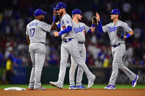 Dodgers News La Becomes First Team In Nl To Hit 60 Win Mark Dodgers