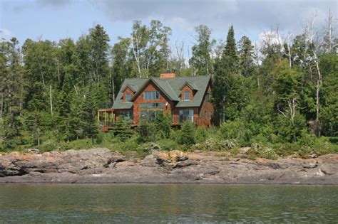 An eclectic selection of vacation homes on minnesota's north shore, cabins and townhomes from duluth to the canadian border including lake superior and inland lakes. Beautiful Home on Lake Superior in Lutsen, Minnesota ...