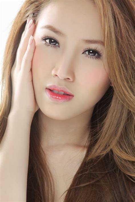 Singer Dong Nhi Beautiful Vietnamese Girls