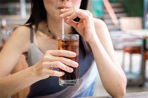 Ada berbagai penyebab penyakit dari kondisi sakitnya perut di sebelah kanan bawah dan segala. Setelah Minum Air Perut Sakit Kenapa - Seputar Minuman