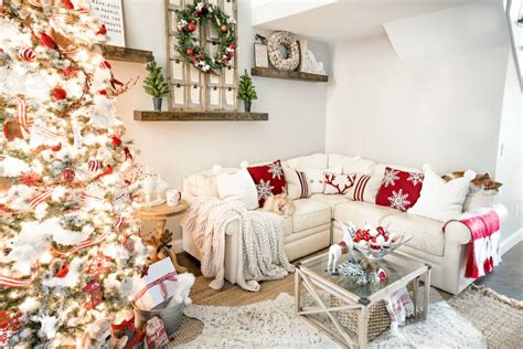 These holiday home decorations work from thanksgiving through christmas. Charming, Family-Friendly Christmas Home Decor Ideas
