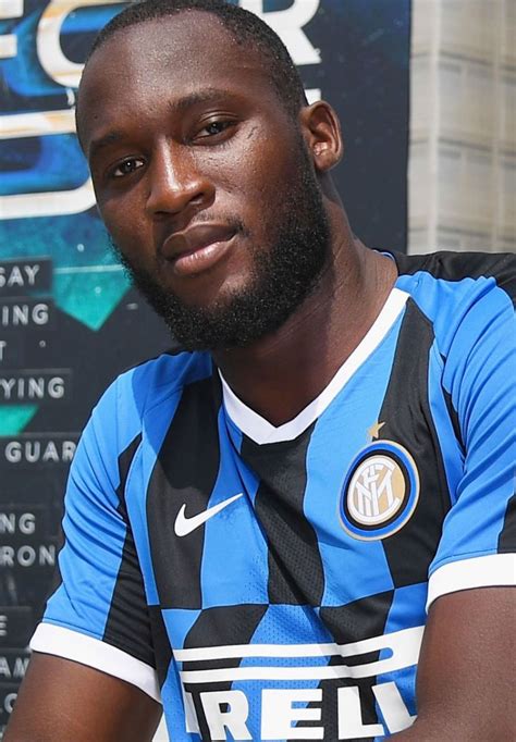 Nella circostanza, oltre al citato lukaku, sono state identificate altre 23 persone, tra cui. Foto di Romelu Lukaku