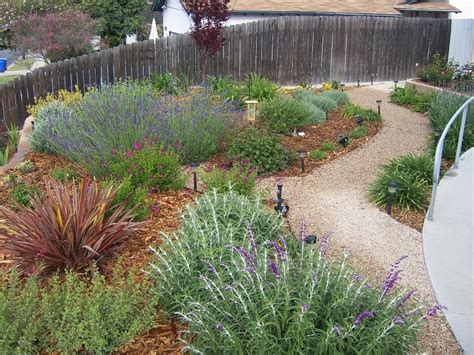 Decomposed granite is a type of surfacing material made up of crushed rock. The 2 Minute Gardener: Photo - Decomposed Granite Pathway ...