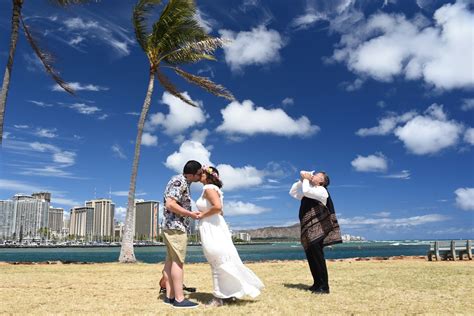 Honolulu Weddings Stunning Scene At Magic Island