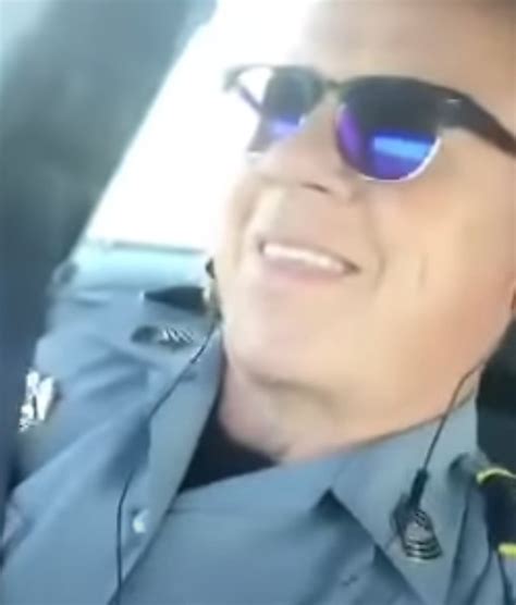 Cop Sings Lionel Richie Song In His Car And The Internet Falls In Love