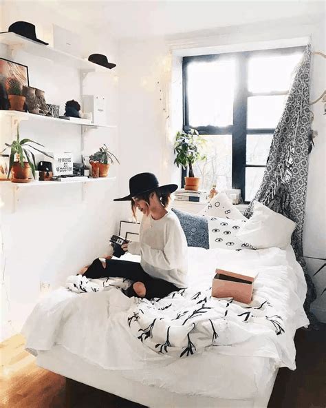 40 Minimalist Style Ideas For The Perfect Dorm Room