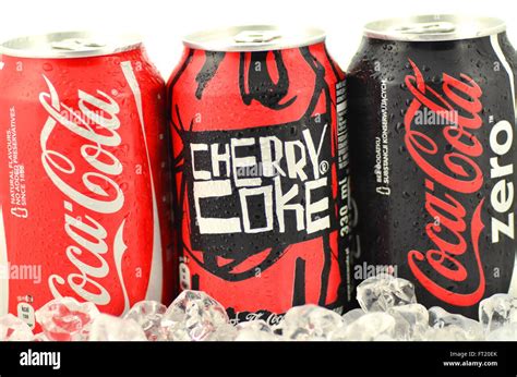 Lata De Coca Cola Cherry Coke Y Coca Cola Cero Bebidas Con Hielo