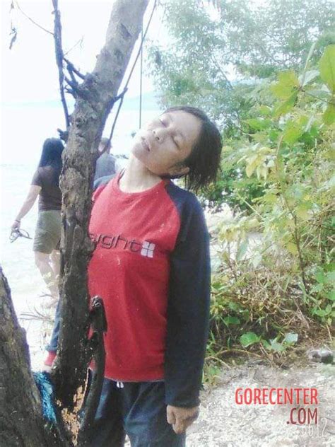 Woman Hanged Herself From Tree • Gorecenter