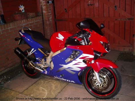 The honda cbr 600 f4 model is a sport bike manufactured by honda. 2000 CBR 600 F4 | Honda sport bikes, Sport bikes, Cbr 600