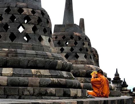 Umat Buddha Seluruh Dunia Bersiap Sembahyang Di Borobudur Koran